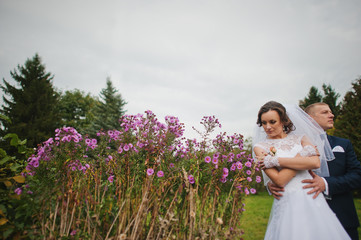 wedding couple background violet flowers