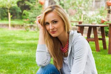 Obraz premium Summer girl portrait. Caucasian blonde woman smiling happy on sunny day.