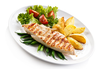 Grilled chicken fillet and vegetables