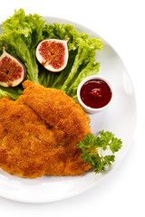 Fried pork chop coat in breadcrumbs and vegetable salad 
