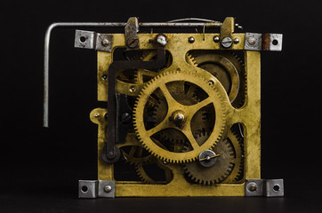 Obraz premium Old gold colour metal clock movement