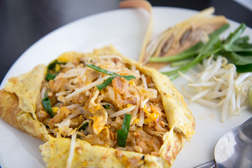 Shrimps Pad Thai (Thailand's national dishes)