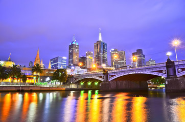 Fototapeta na wymiar View of Melbourne skyline at night