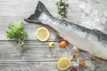 Papier Peint photo autocollant Poisson Raw salmon fish in ice and vegetables