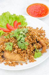 fired fish with garlic