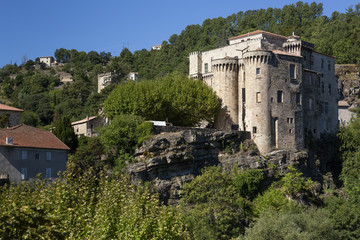 Fototapeta na wymiar Die mittelalterliche Burg in Largentiere, Frankreich