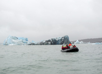 Fototapeta premium coastal iceberg scenery