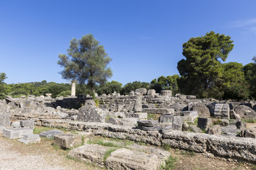 Fototapeta na wymiar Ancient ruins of the temple Zeus, Olympia archeological site Pel