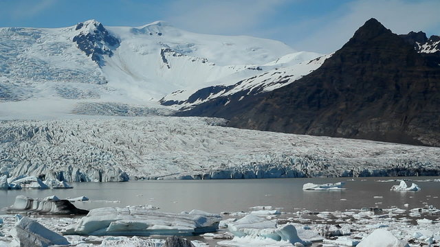 A glacier lagoon in the interior of Iceland.