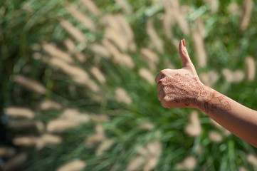 thumb up henna