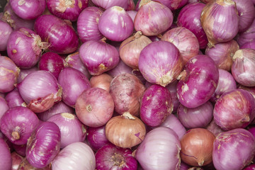 Cebolla roja en supermercado