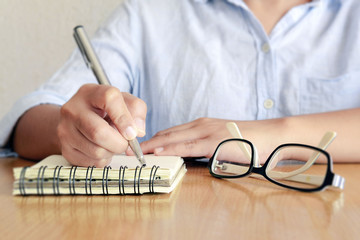 Taking Notes on a Memo Pad