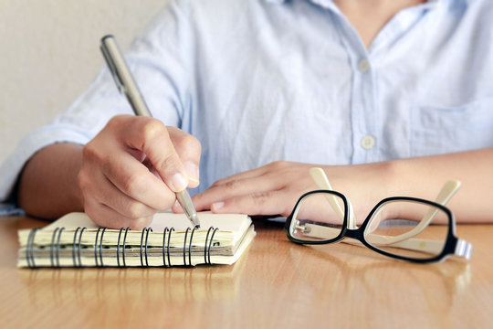 Taking Notes on a Memo Pad