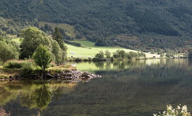 Obraz premium morning Eidswatnet lake
