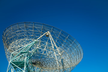Giant radio telescope