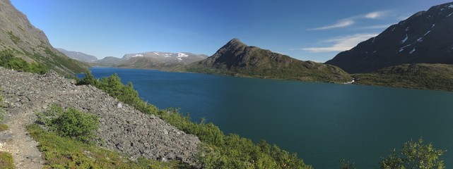 Fototapeta na wymiar lake Gjende in Jotunheimen national park