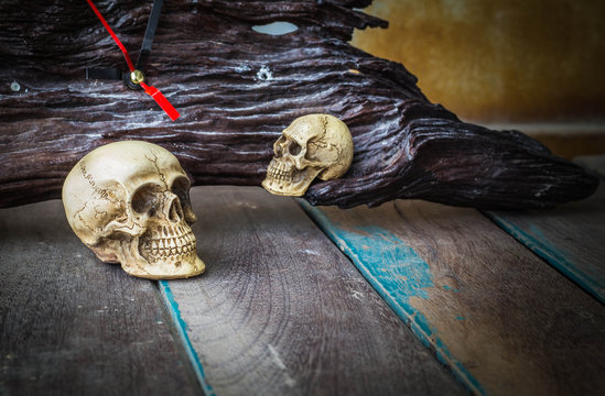 The skull and the clock on wooden
