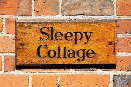 Wooden sleepy cottage sign.