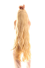 Langes blondes Haar verdeckt eine nackte Frau