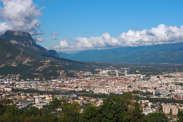 Fototapeta na wymiar Le Mont Saint Eynard et la Ville de Grenoble