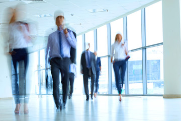 businesspeople walking in the corridor of an business center - 91708486