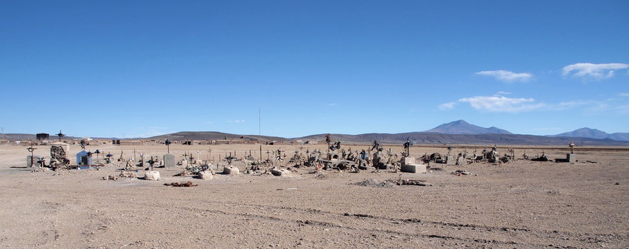 Cimetière sur l'altiplano bolivien