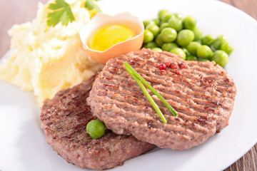 beef and mashed potato