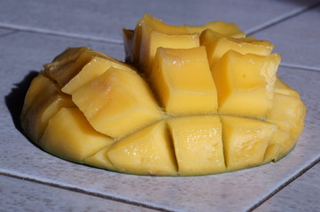 Mango in Würfel geschnitten
