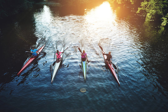 Team of rowing people