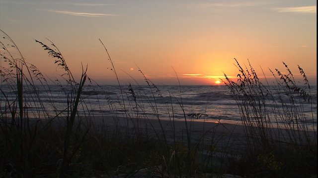 WS of beach at sunrise, ZM to sun
