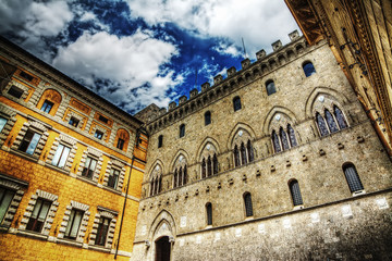 Fototapeta na wymiar historic palaces in Siena
