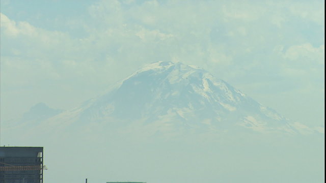 ZM from Mt. Rainer to reveal Seattle skyline