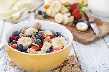 Portion of Cornflakes with fresh Fruits