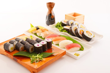 おいしそうなお寿司とお酒