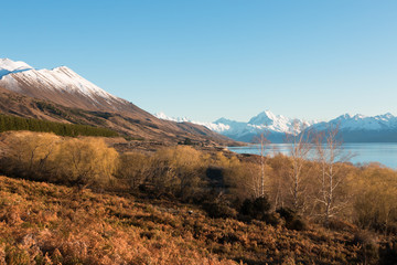 Fototapeta premium View to mt. Cook and Lake Pukaki at sunrise