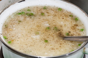 Cooking rice in the home kitchen