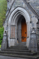 Obraz premium Door entrance of church in kylemore abbey