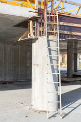 concrete columnunder construction