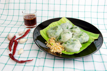 Allium Tuberosum pastry steaming