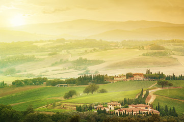 Panele Szklane Podświetlane  Toskania krajobraz wzgórz w Toskanii we Włoszech.