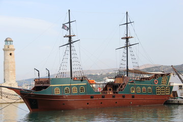 Bateau de pirates Réthymnon Crète