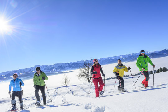 Schneeschuh-Tour in strahlender Wintersonne