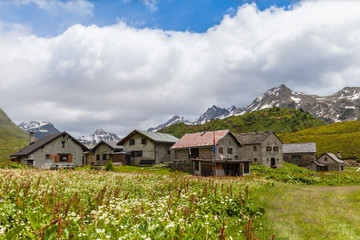 Fototapeta na wymiar Panorama view of the village in the alps