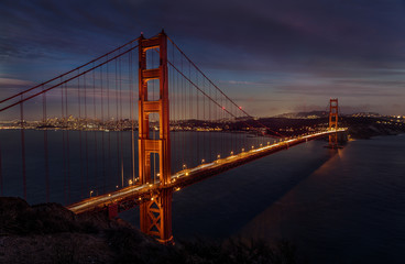 Obraz premium Golen Gate Bridge at night