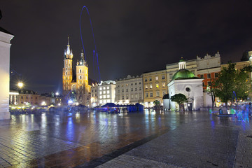 Obraz premium Kraków rynek starego miasta nocą