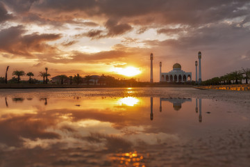 Fototapeta na wymiar Beautiful mosque in Thailand