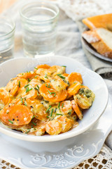 Stewed carrots Vichy with cream, chives and parsley