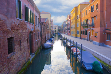 Naklejka premium Street in Venice with small channel