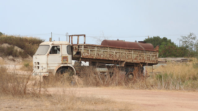 Wrack Autowrack Lastkraftwagen Kipper LWK Baugel&auml;nde