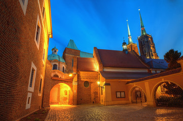 Wrocław wieczór na Ostrowie Tumskim